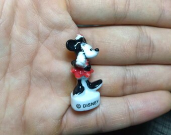 Figuritas de porcelana en miniatura de Mickey y Minnie Mouse, pequeños artículos coleccionables de cerámica de Disney, set de amor de Mickey y Minnie, pequeño regalo para amantes de Disney