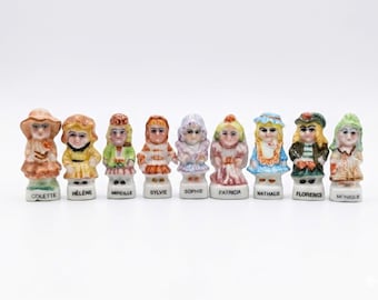 Porcelanowe figurki Feves z imionami Dziewczynki – Wybierz swoją własną | Kolekcjonerskie przedmioty vintage z Francji, Miniaturowa figurka Colette Helene Sophie do domku dla lalek