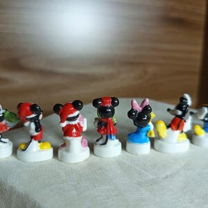 Minifigura de Mickey Mouse / Miniatura de cerámica / Lindo juguete coleccionable / Se vende individualmente / Elija número imagen 5