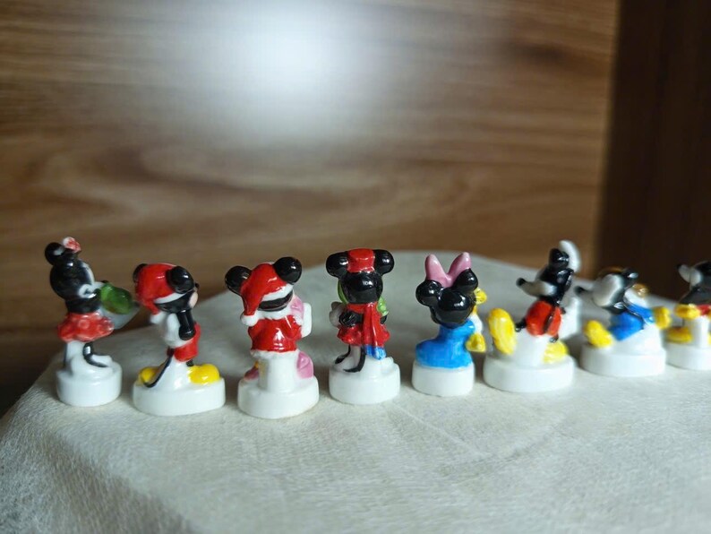 Minifigura de Mickey Mouse / Miniatura de cerámica / Lindo juguete coleccionable / Se vende individualmente / Elija número imagen 5