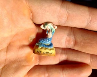 Feve Mermaid | Miniaturowa figurka wróżki syreny do domku dla lalek, kolekcjonerska mała ceramiczna syrena, zawieszka do tortu królewskiego