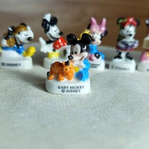 Minifigura de Mickey Mouse / Miniatura de cerámica / Lindo juguete coleccionable / Se vende individualmente / Elija número imagen 7