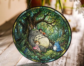 Enfeite de janela em vitral com o Totoro, tema espírito da floresta, para berçário ou decoração de anime.