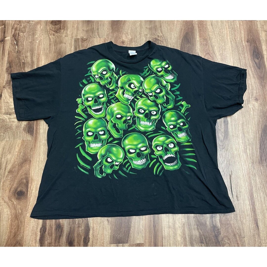 Vintage 2001 Liquid Blue Skull Pile Shirt Size Large Juicy J