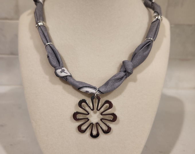 Bandana Charm Necklace Gray Flower