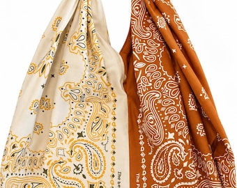Knotted Bandana Hobo Bag: Two-Tone Orange & Crean Paisley Tote (18" x 16")