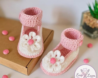 Pink Flower Baby Booties Crochet Pattern | Newborn Shoes (PDF)