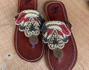 Sandalias de cuero con cuentas hechas a mano: zapatos bohemios tribales africanos para mujer