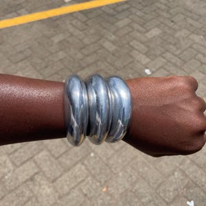 Grovt silverarmband i aluminium: Minimalistiska afrikanska armband, set om 3