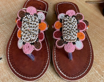 Sandalias africanas de cuero con cuentas para mujer, zapatos bohemios de verano marrones hechos a mano.