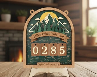 Contador de millas recorridas personalizado, registro de aventuras en la montaña personalizado, letrero rústico de seguimiento de senderismo para amantes de las actividades al aire libre.