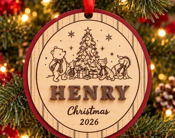 Gepersonaliseerd Winnie de Pooh kerstornament voor de eerste kerst van een baby, gepersonaliseerd houten kerstcadeau met Pooh en zijn vrienden, kerstcadeau met babynaam