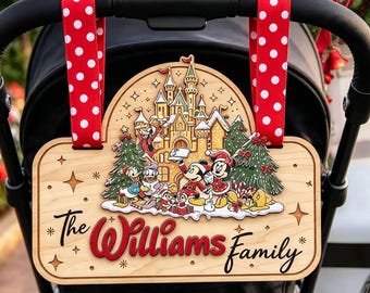 Letrero navideño de madera personalizado de Mickey Mouse para cochecito, letrero personalizado del castillo con el nombre de la familia Disney, decoración mágica para un viaje a Disney World en Navidad.
