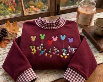 Mickey and Friends Balloon geborduurde geruite sweater, Disney Holiday coltrui, bijpassende familie kerstvakantie outfit