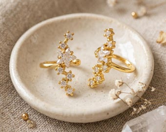 Pendientes trepadores con forma de estrella dorada / Joyería nupcial celestial / Pendientes trepadores con constelación brillante / Delicado pendiente de circonita cúbica / Regalo para damas de honor