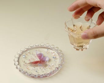 Posavasos de vidrio hecho a mano con borde de cuentas: Posavasos con diseño de mariposa botánica