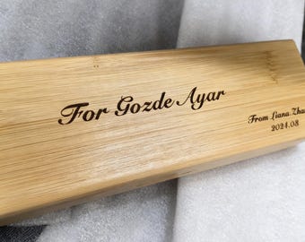 Juego de palillos de sándalo rojo personalizados, nombre y diseño grabados, caja de madera