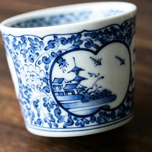 Juego de tazas de té de cerámica azul y blanca pintadas a mano con paisaje vintage. Taza de espresso de porcelana.