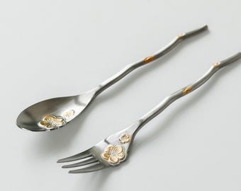 Juego de cuchara y tenedor de acero inoxidable japonés hecho a mano, diseño de flor de cerezo