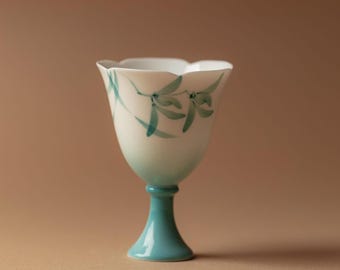 Taza de porcelana con orquídea pintada a mano y borde floral para té Kung Fu