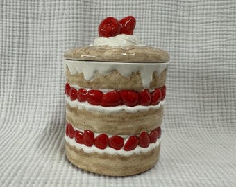 Vintage Ceramic Strawberry Shortcake Cake cookie Jar Domed Lid Storage Dessert