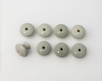 Lote de 8 tiradores de cajón de cerámica blanca vintage – Pomos redondos clásicos / Sin herrajes