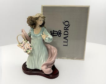 Figura firmada Lladró 6252 Belleza de la Naturaleza con caja. Artículo raro con defecto.