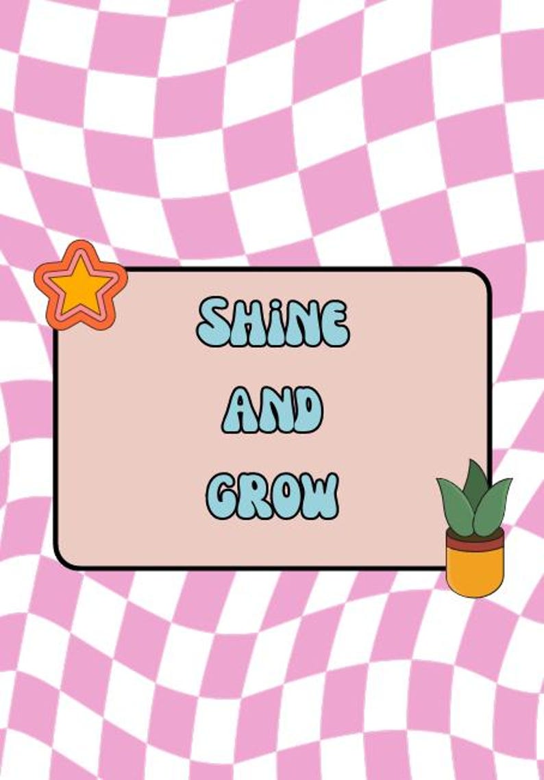 K&ouml;nnte beinhalten: Digitaler Kunstdruck mit einem rosa-wei&szlig; karierten Hintergrund. Ein hellrosa Rechteck mit den Worten "SHINE AND GROW" in blauen Buchstaben befindet sich in der Mitte. Ein Stern und eine Topfpflanze sind ebenfalls abgebildet.