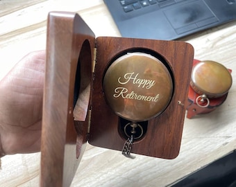 Brújula de latón grabada de 7,6 cm con caja de madera – Regalo náutico vintage para la jubilación