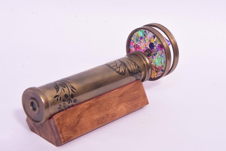 Kaleidoscope toy

DIY kaleidoscope kit

Children educational toy

万花筒 (Wàn huā tǒng = Kaleidoscope in Chinese)

儿童益智玩具 (Children educational toy)

DIY 万花筒