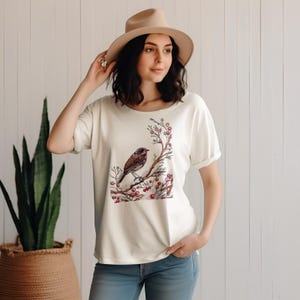 Diseño de bordado a máquina de pájaro en un árbol: Patrón de pájaro cantor en un árbol (descarga digital)