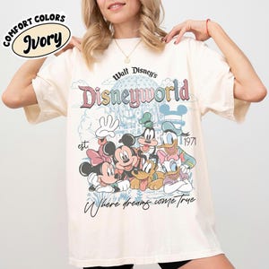 Vintage Comfort Colors Walt Disney World Est 1971-skjorta, Disney-tröja med familjesemester 2026, Disney-grupptröja, Retro Disneyworld-tröja Ivory/Natural/Sand