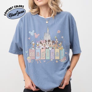 Vintage Comfort Colors® Pastel Magical Castle Snacks-shirt, retro Coquette-T-shirt Mickey & Friends, Disneyland-gezinsvakantie-uitstapje 2026 Shirts Blue Jean/Caronila