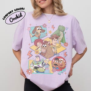 Puede incluir: Un juego de tres tazas de cer&aacute;mica con acabado mate moteado. Las tazas son en tonos crema, gris claro y gris oscuro. Cada taza tiene un dise&ntilde;o simple y minimalista y un asa redondeada.