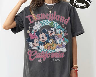Koszulki Comfort Colors Retro Disneyland California, Koszulka Disneyland Est. 1955, Koszulki Disney Mickey & Friends Trip, Koszulka Disney Family Vacation