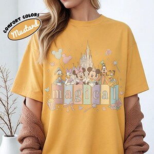 Vintage Comfort Colors® Pastel Magical Castle Snacks-shirt, retro Coquette-T-shirt Mickey & Friends, Disneyland-gezinsvakantie-uitstapje 2026 Shirts Mustard