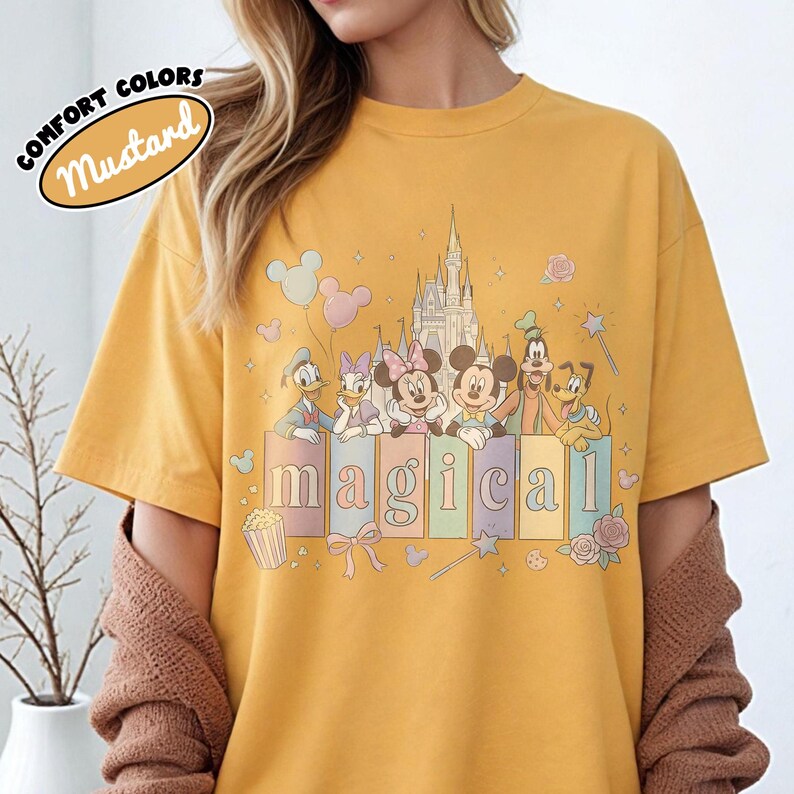 Vintage Comfort Colors® Pastel Magical Castle Snacks-shirt, retro Coquette-T-shirt Mickey & Friends, Disneyland-gezinsvakantie-uitstapje 2026 Shirts Mustard