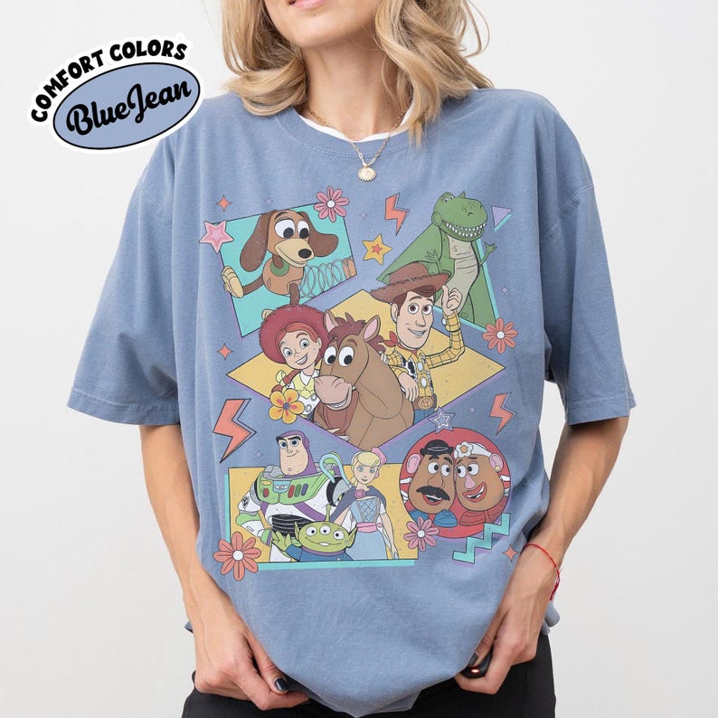 Camiseta retro de Toy Story Comfort Colors®, camiseta "Tienes un amigo en mí", camiseta de Woody y Buzz, fiesta de Pixar Toy Story Land 2026, camiseta familiar a juego de Disney Blue Jean/Caronila