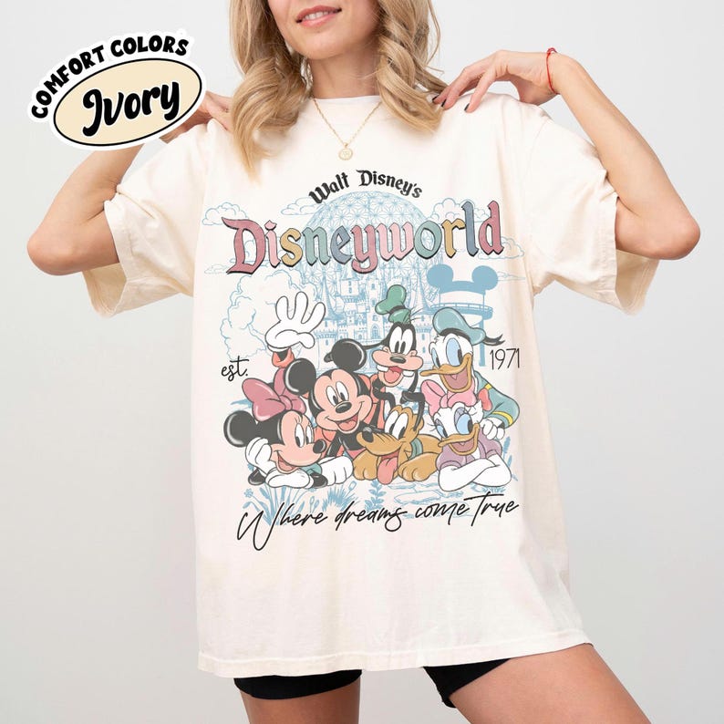Vintage Comfort Colors Walt Disney World Est 1971-skjorta, Disney-tröja med familjesemester 2026, Disney-grupptröja, Retro Disneyworld-tröja Ivory/Natural/Sand