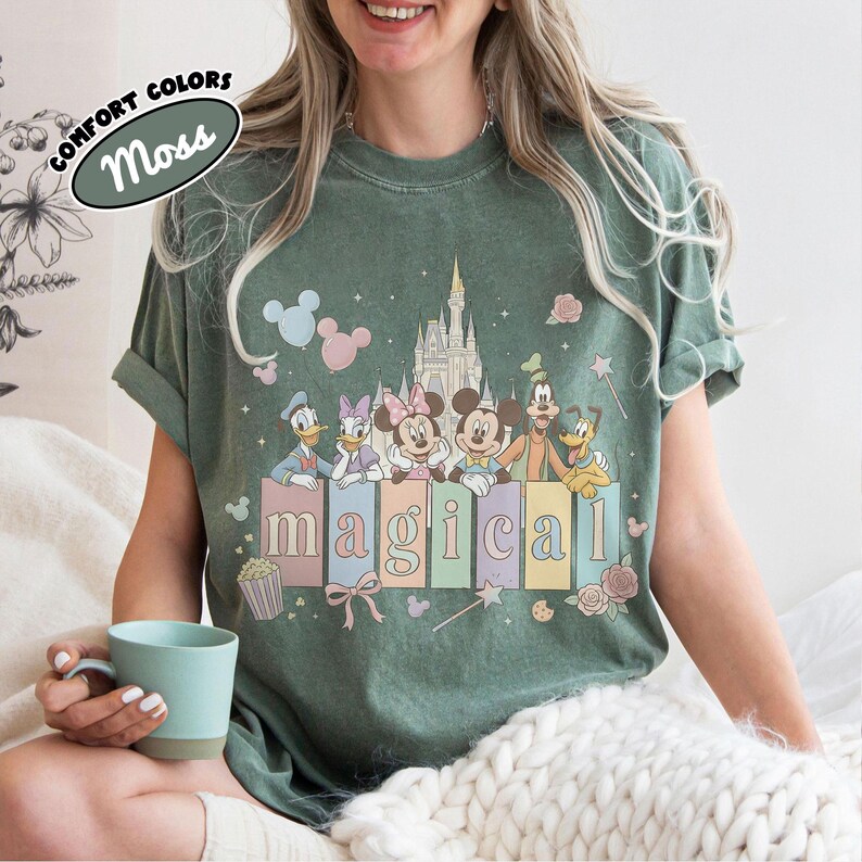 Vintage Comfort Colors® Pastel Magical Castle Snacks-shirt, retro Coquette-T-shirt Mickey & Friends, Disneyland-gezinsvakantie-uitstapje 2026 Shirts Moss/Military Green