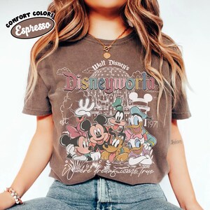 Vintage Comfort Colors Walt Disney World Est 1971-skjorta, Disney-tröja med familjesemester 2026, Disney-grupptröja, Retro Disneyworld-tröja Espresso/Chocolate