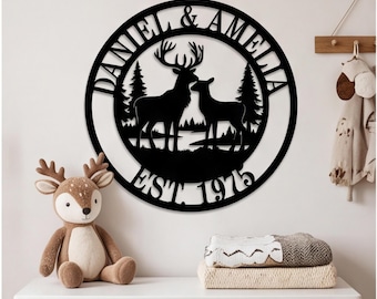 Personalisierte Hirsch-Metallwandkunst, kundenspezifisches Familienname-Zeichen für Hauseingang, rustikale Waldbauernhausdekor, einzigartiges Housewarminggeschenk