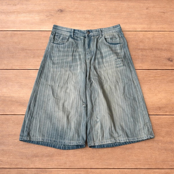 Baggy wide leg striped denim shorts jorts in light blue.