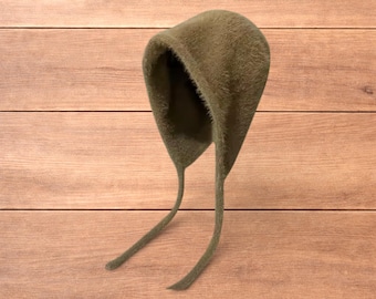 Ravissant bonnet avec oreillettes tricoté japonais de l'an 2000 en marron café.