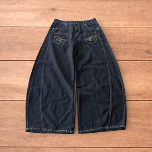 Schwarze, weite Jeans im Vintage-Stil mit koreanischer Passform.