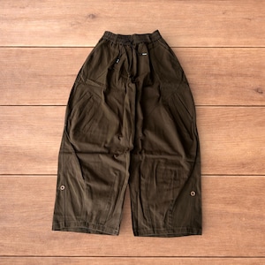 Baggy wide leg cargo trousers in brown.