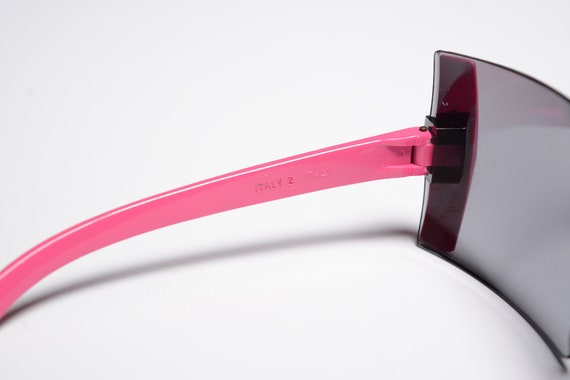 vintage 60s 70s black pink plastic sunglasses mod… - image 4