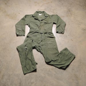 vintage 60s US Army coverall jumpsuit jump suit olive drab green military mechanic work wear cotton sateen Type I M medium Vietnam War