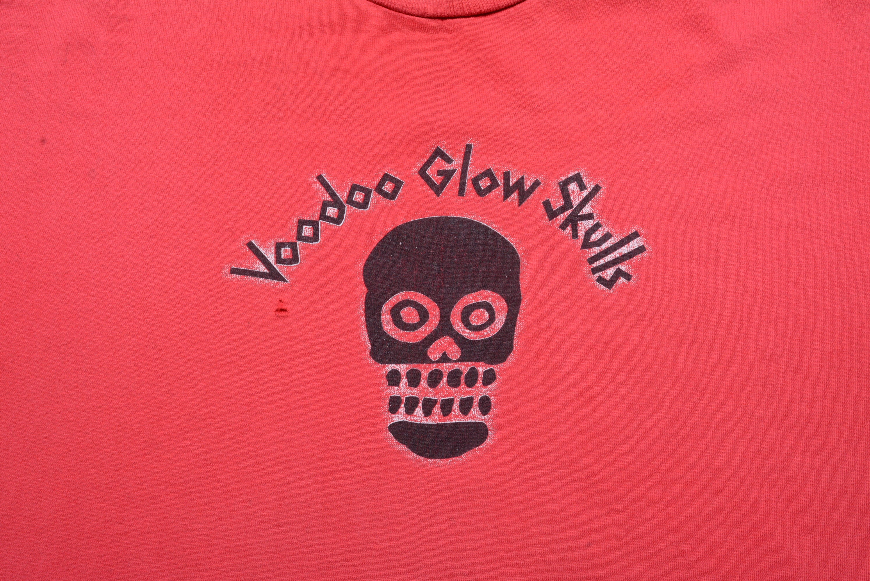 ヴィンテージ 90 年代 ブードゥー グロー スカル T シャツ ヴィンテージ 90 年代 ブードゥー グロー スカル T シャツ