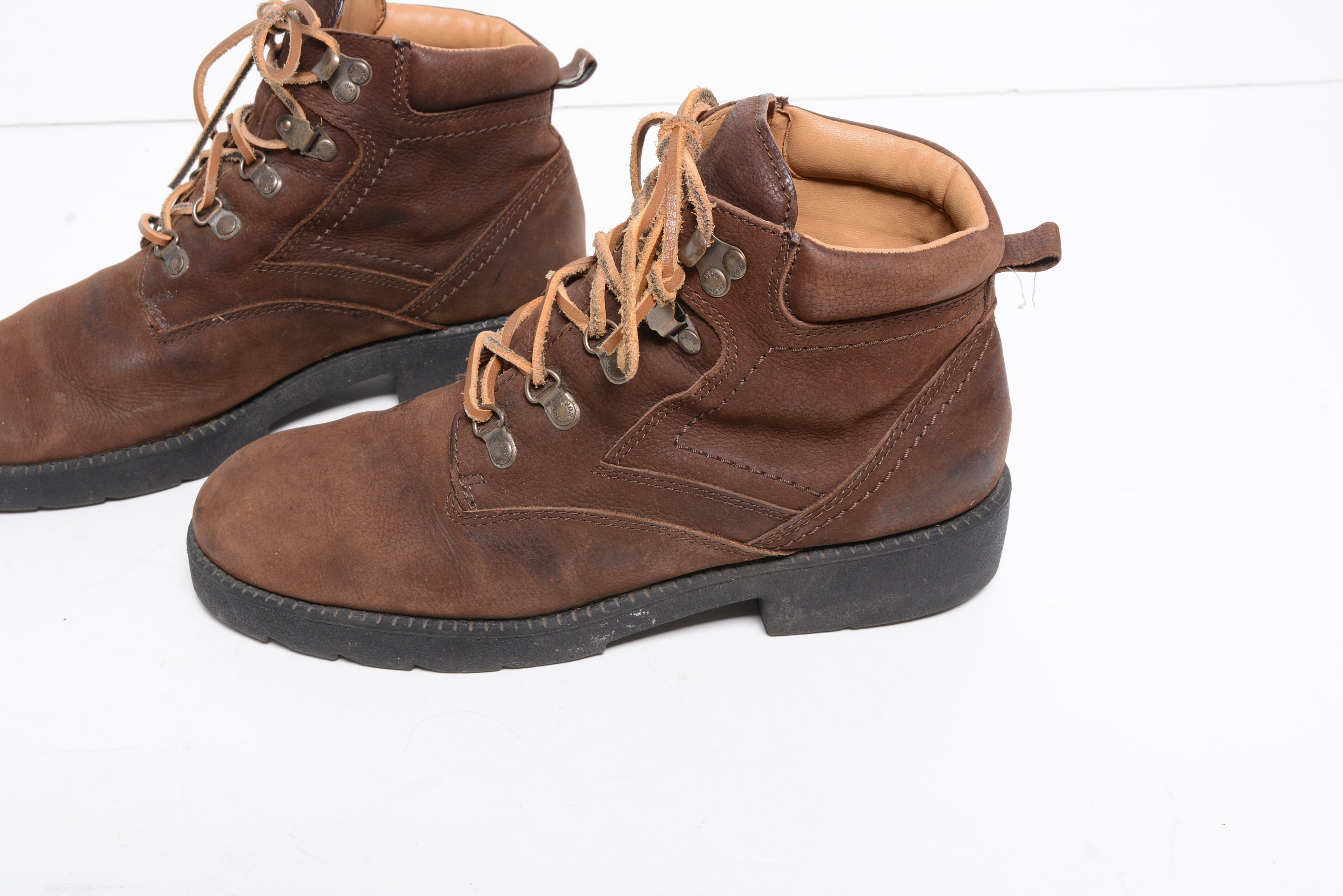 Vintage 80s 90s Hiking Boots Brown Nubuck Suede Leather  display picture 1